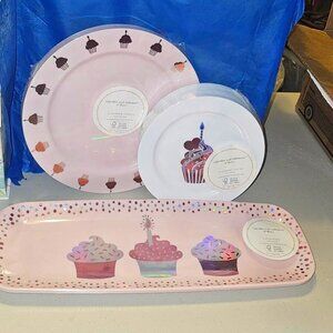 Sold Out Cupcakes and cashmere plastic dinnerware set